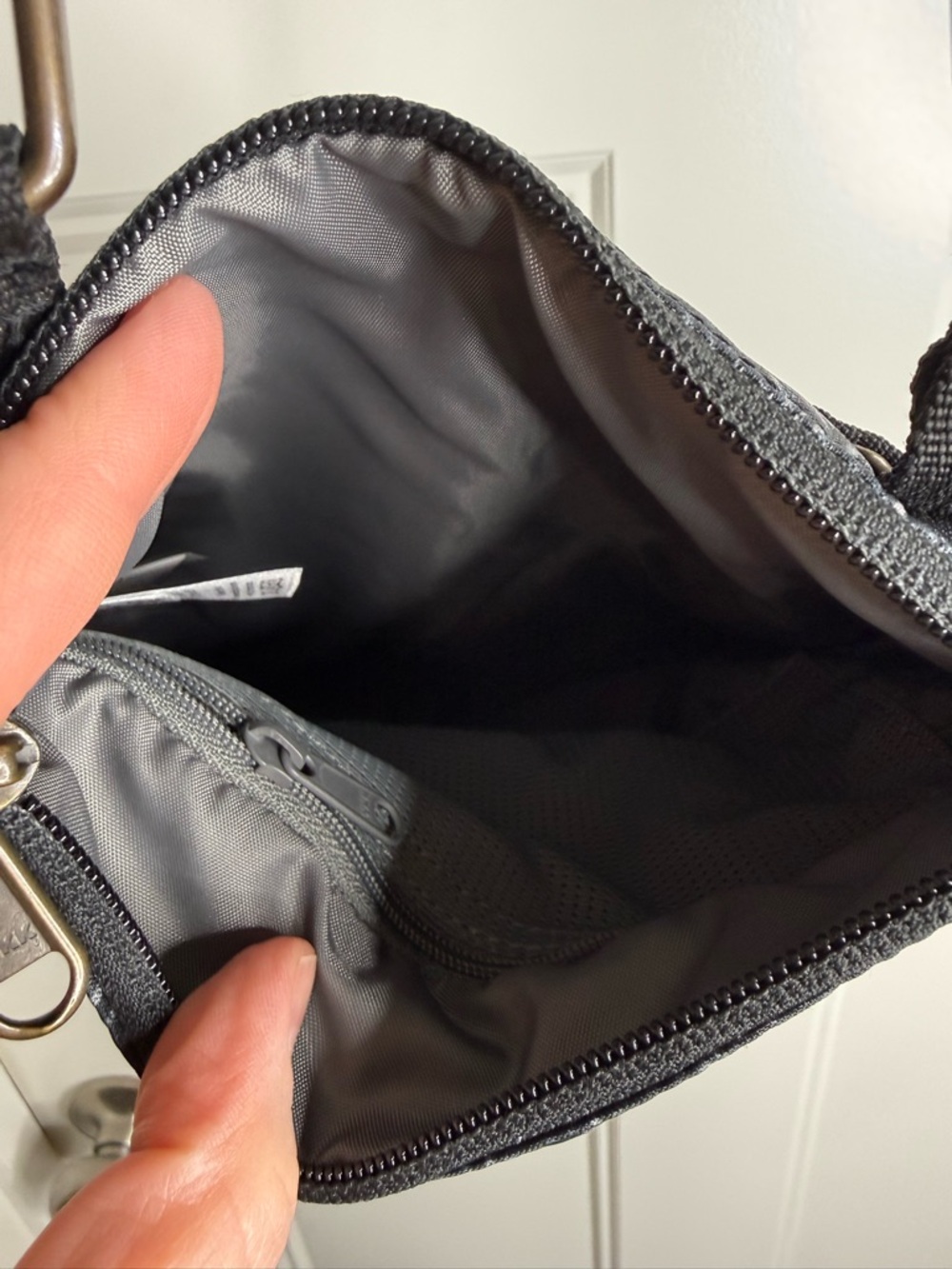 Women’s Eddie Bauer Crossbody Bag, Black - Picture 7 of 10